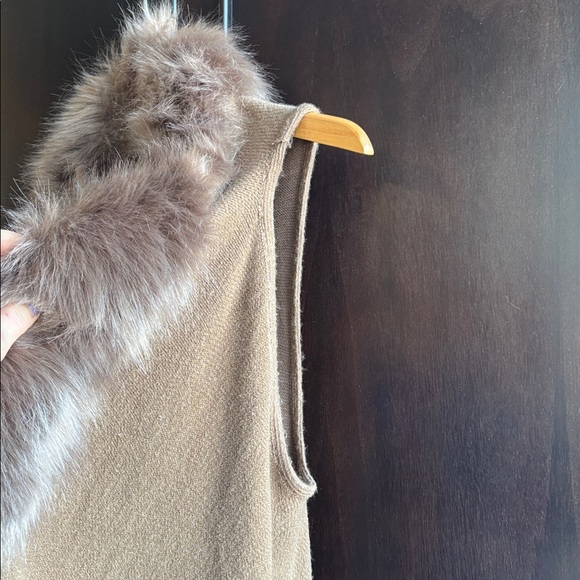 Brown Sleeveless Vest Sweater with Faux Fur Trim - Picture 7 of 13